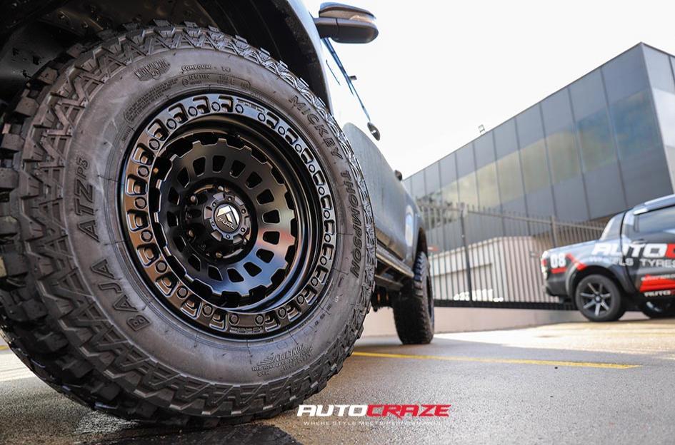 TOYOTA HILUX N80 4WD ZEPHYR MATTE BLACK